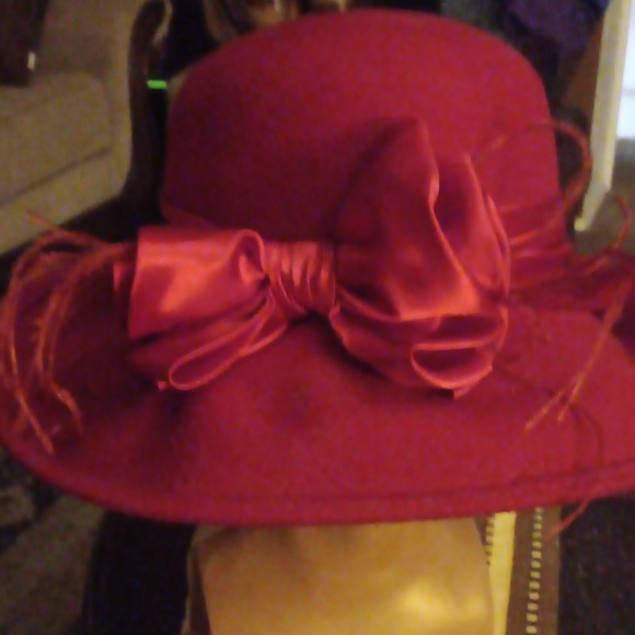 Red Felt Hat - Picture 2 of 6